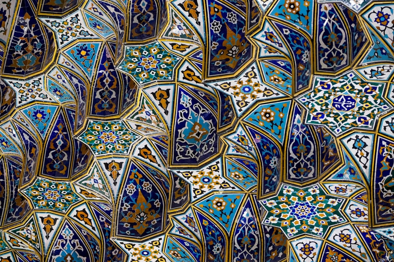 تصویر باکیفیت از طاق کاشی کاری شده